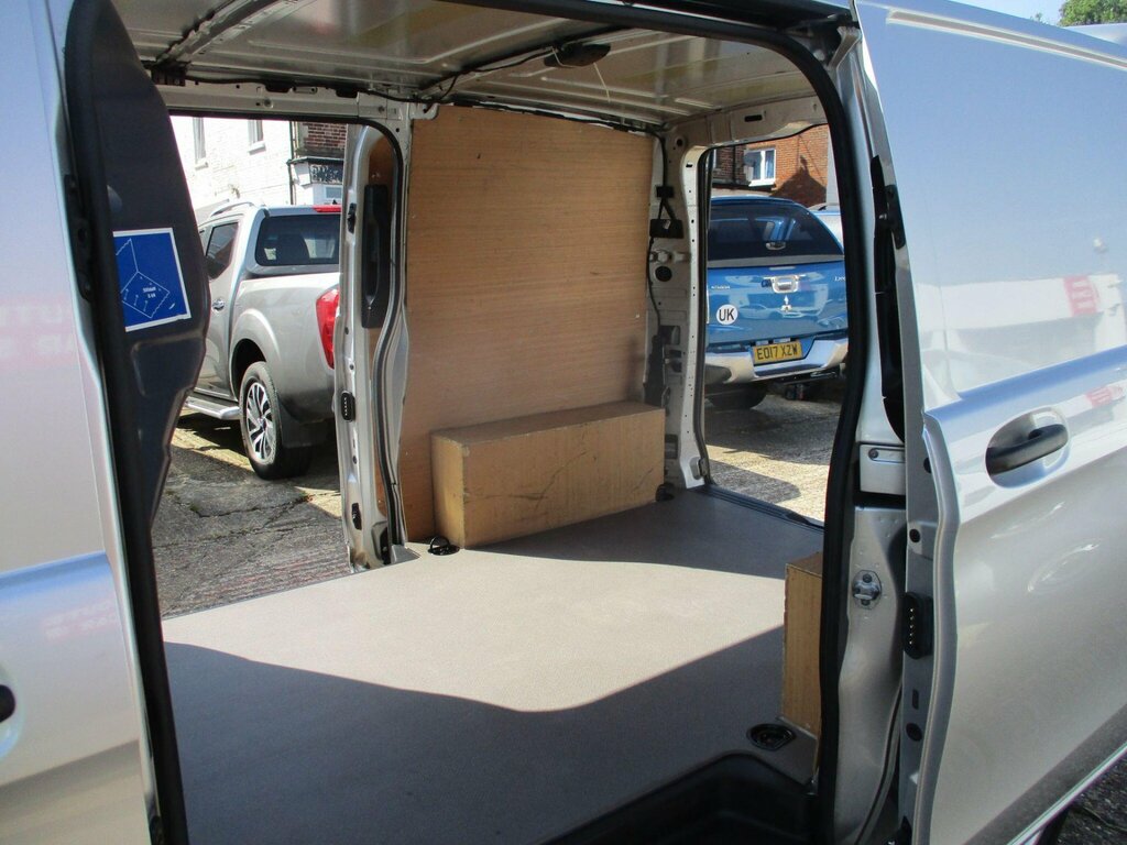 Mercedes-Benz Vito Vito 110 Progressive Cdi Silver #23