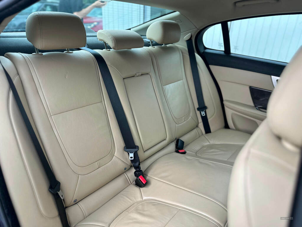 Jaguar XF 2.2D 200 Luxury LJ15UZW Blue #6