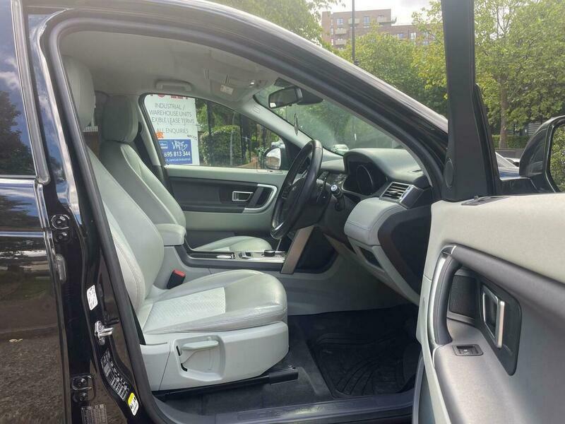 Land Rover Discovery Sport Se Tech White #34