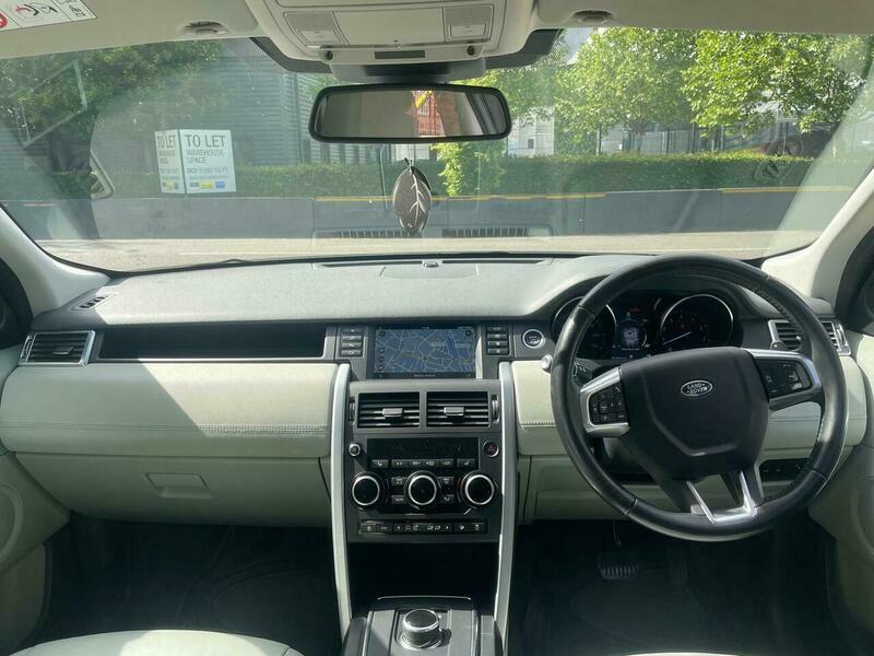 Land Rover Discovery Sport Se Tech White #35