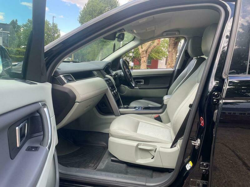 Land Rover Discovery Sport Se Tech White #33