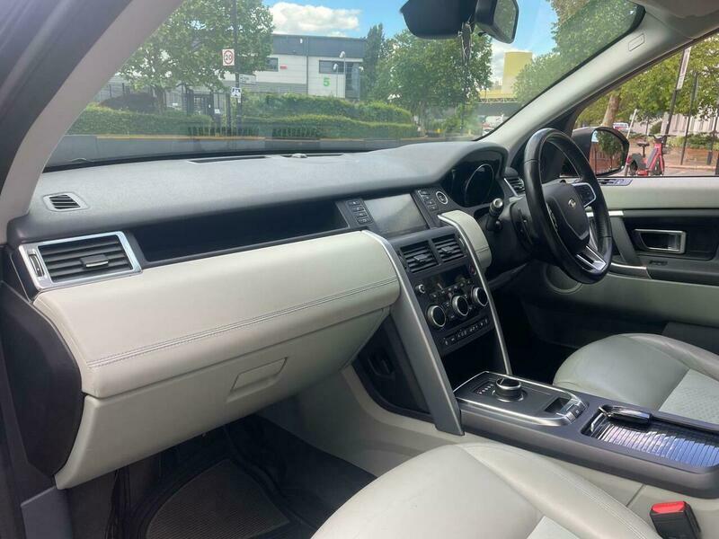 Land Rover Discovery Sport Se Tech White #16