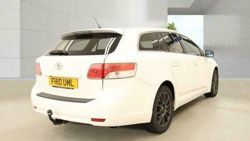 Toyota Avensis 1.8 V-matic Tr Tourer White #4