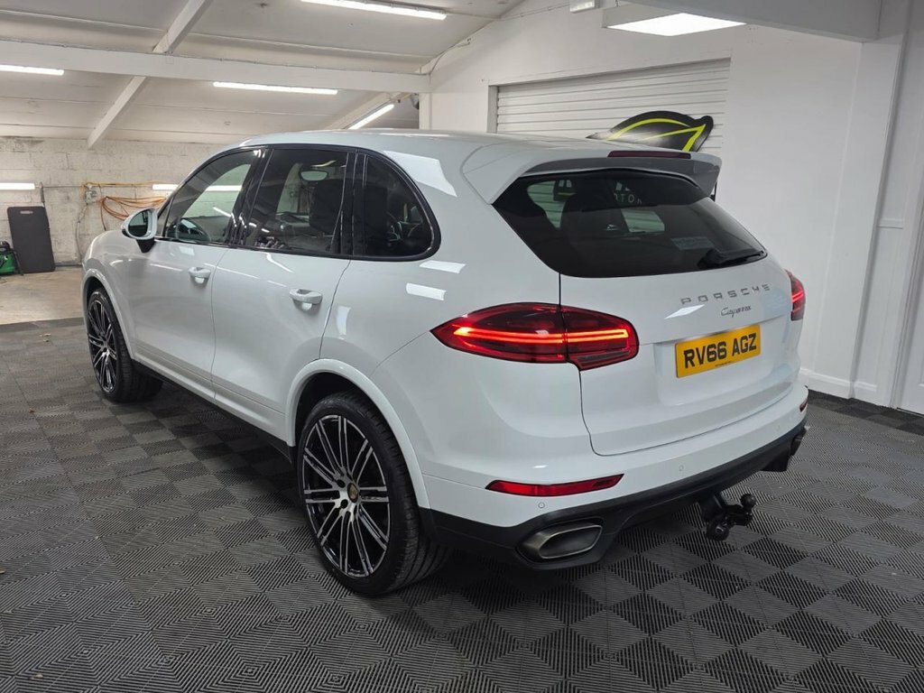 Porsche Cayenne 3.0 Td V6 Platinum Edition Suv Tiptroni White #4