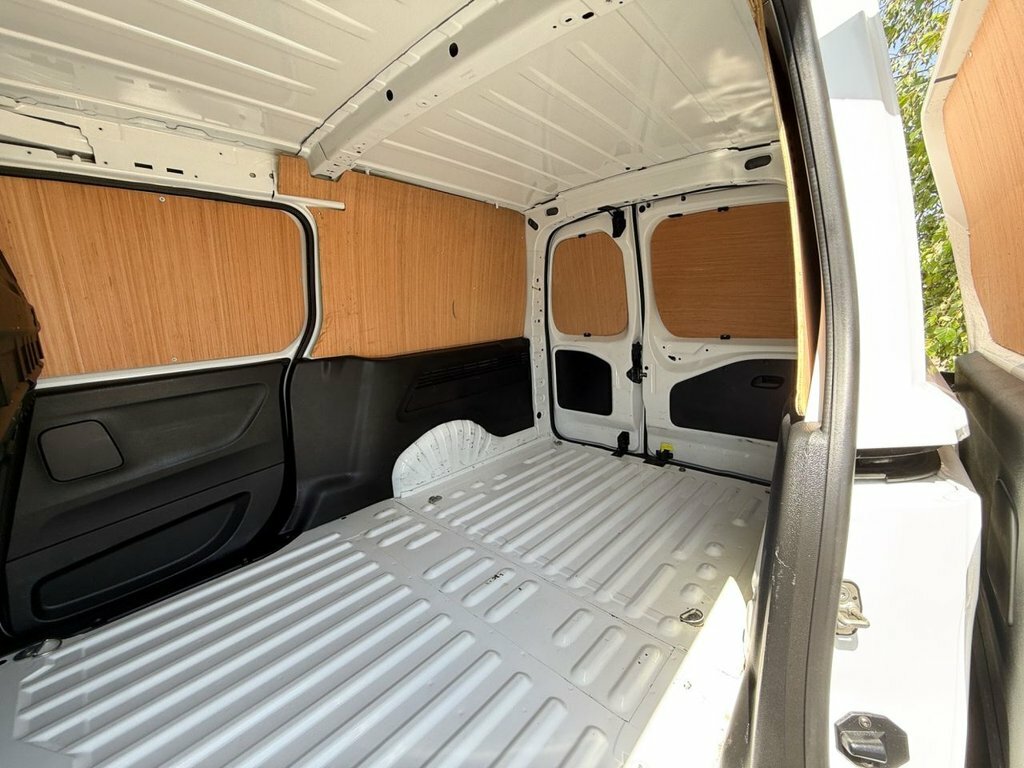 Vauxhall Combo 1.5L Dynamic DS21RWV White #4