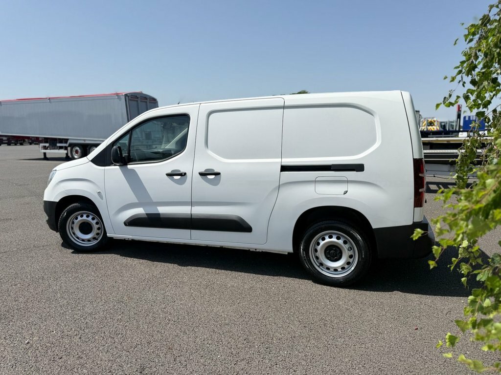 Vauxhall Combo 1.5L Dynamic DS21RWV White #5