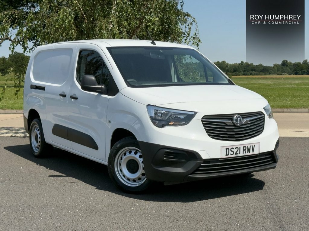 Vauxhall Combo 1.5L Dynamic White