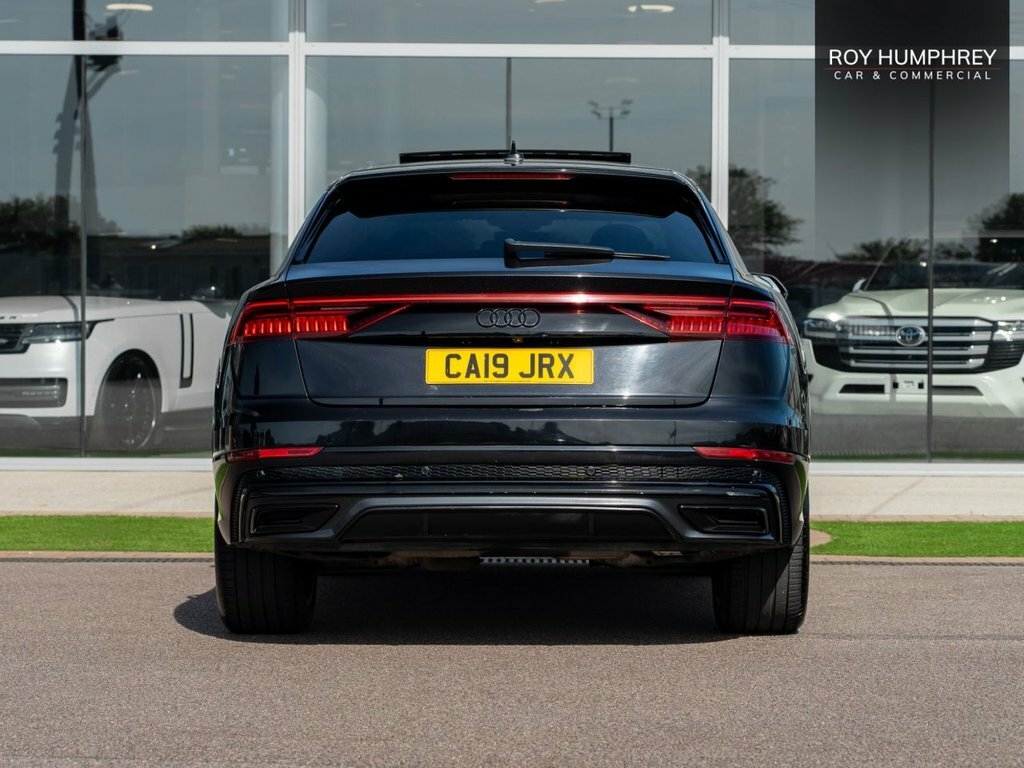 Audi Q8 3L S Line Black #6