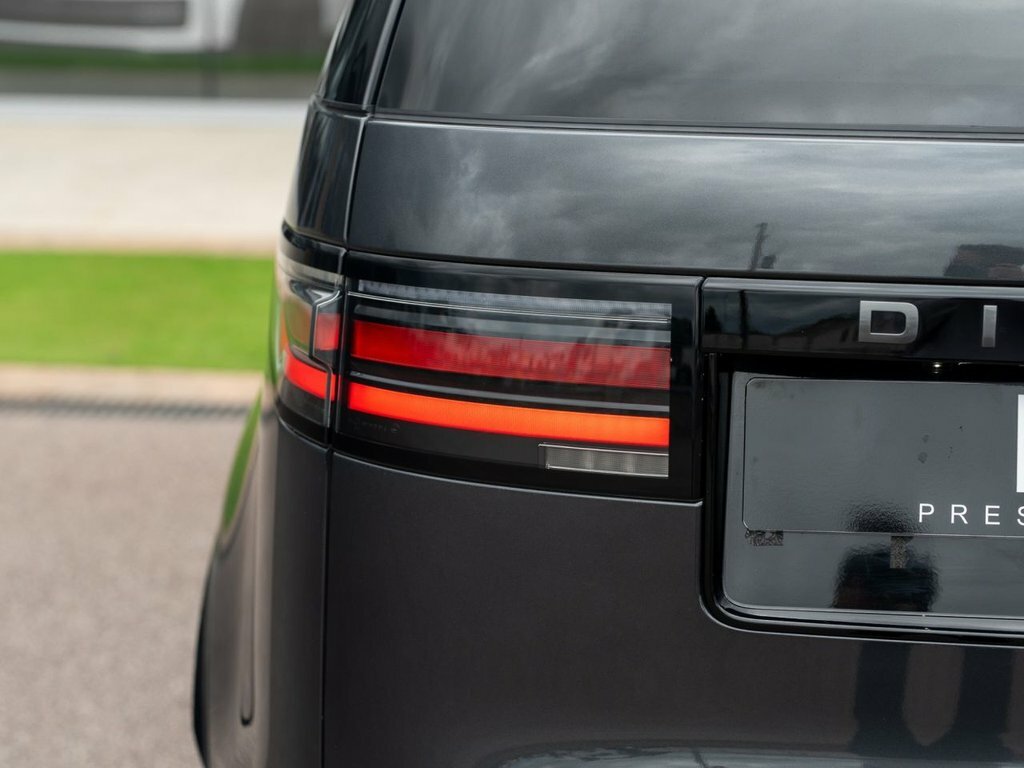 Land Rover Discovery Dynamic Se Red #9