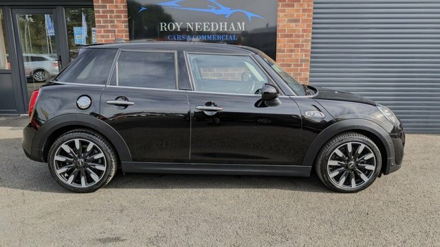 Mini Hatch 2.0 Cooper S Exclusive Hatchback Steptr Black