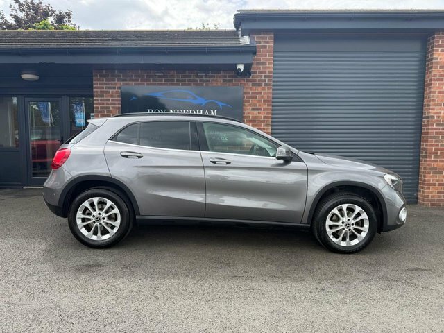 Mercedes-Benz GLA Class 1.6 Gla200 Se Executive Suv Eu SB19KVT Grey #2