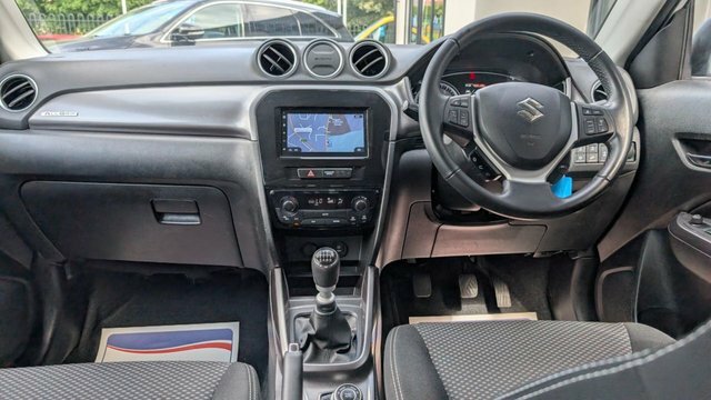 Suzuki Vitara 1.4 Boosterjet Mhev Sz-t Suv Hybrid Man KM22XEF White #3