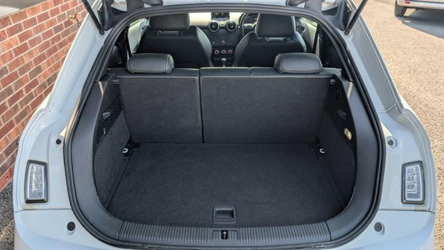 Audi A1 2014 1.6 Tdi Se Sportback Euro 5 Black #4