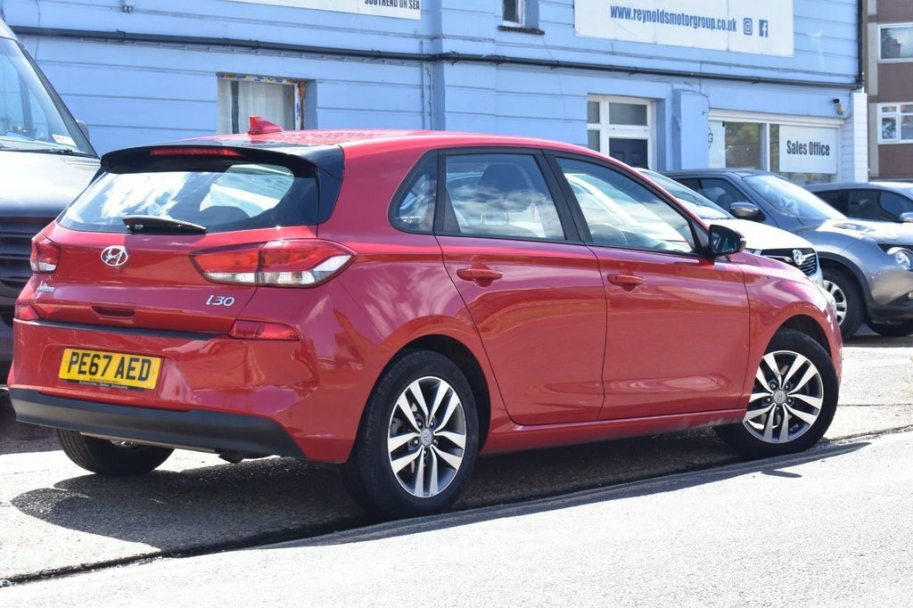 Hyundai I30 1L Se PE67AED Red #3