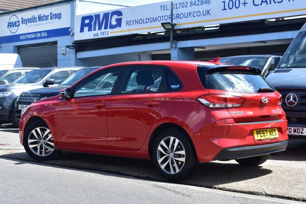 Hyundai I30 1L Se PE67AED Red #4
