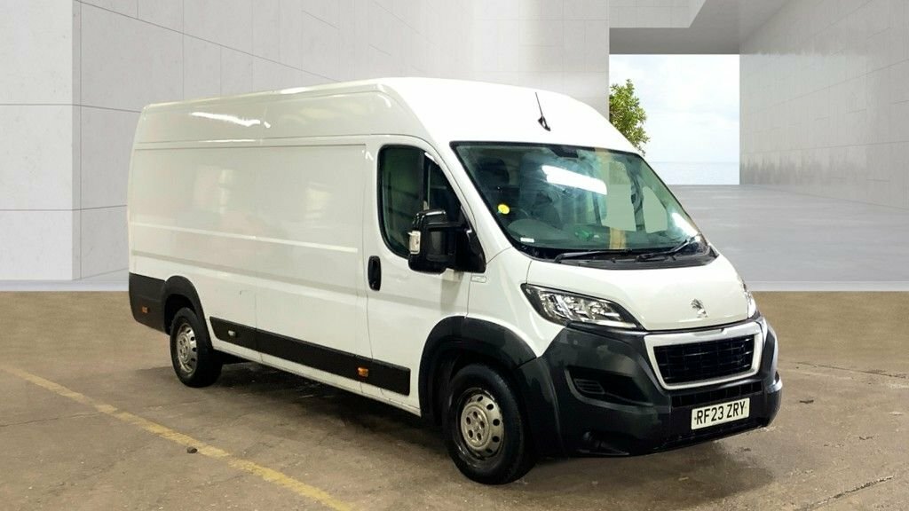 Peugeot Boxer 2.2L Professional Premium White