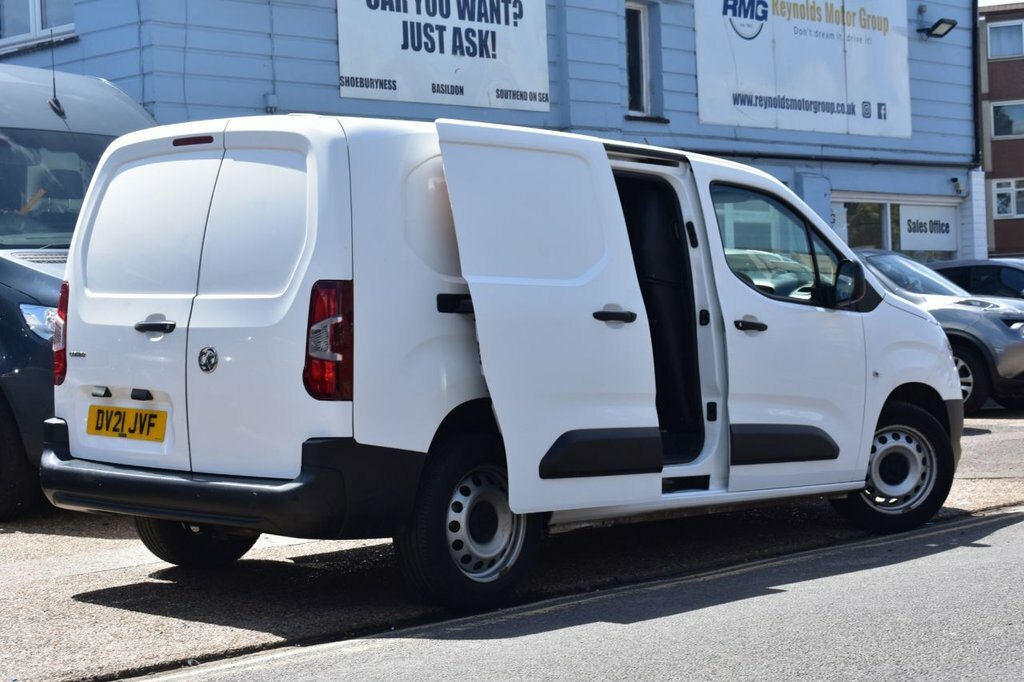 Vauxhall Combo 1.5L Dynamic White #4