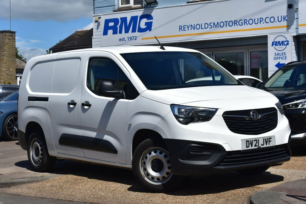 Vauxhall Combo 1.5L Dynamic White