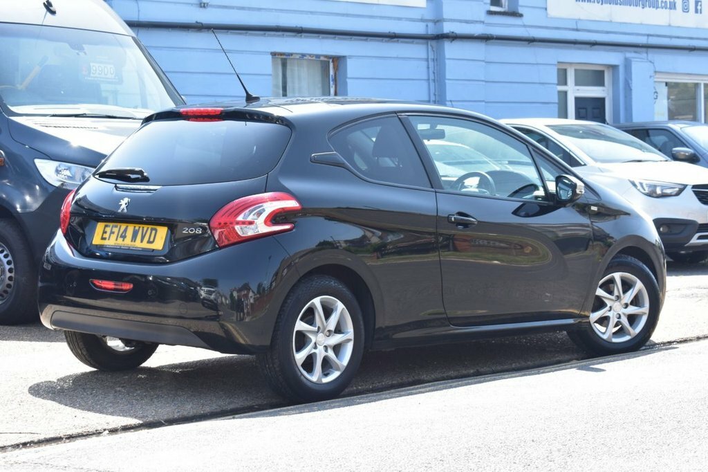 Peugeot 208 1.2L Style Black #4