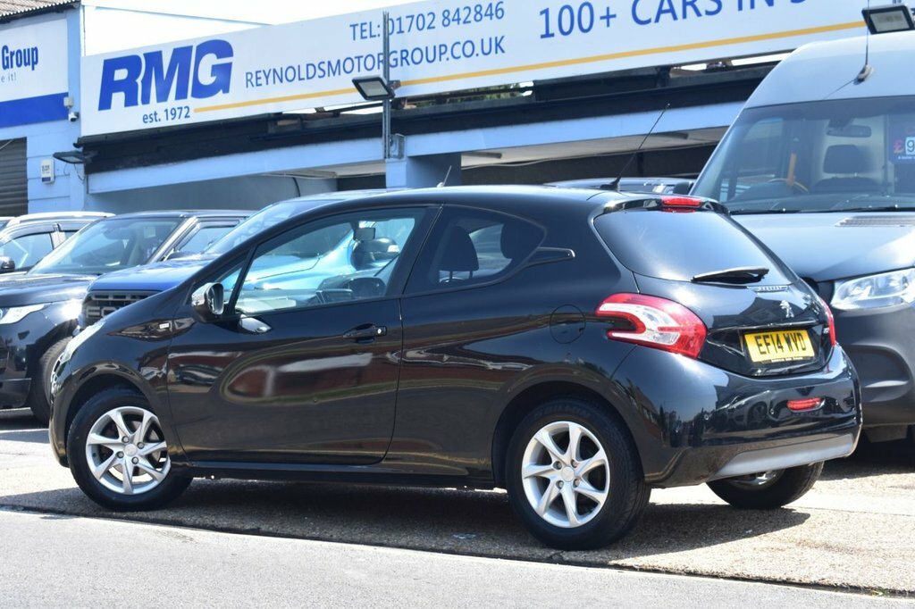 Peugeot 208 1.2L Style Black #5