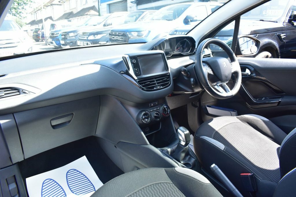 Peugeot 208 Vti Puretech Active U10270 Ulez White #19