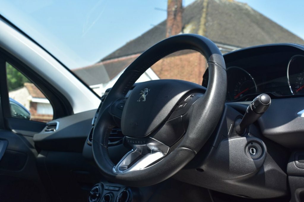 Peugeot 208 Vti Puretech Active U10270 Ulez White #14