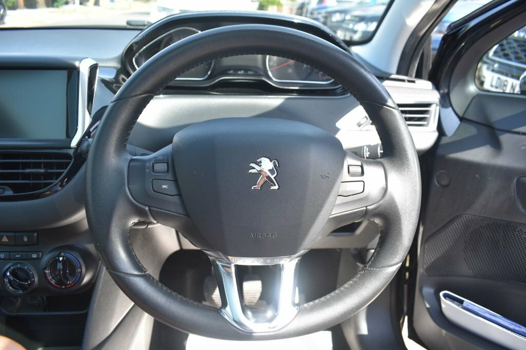 Peugeot 208 Vti Puretech Active U10270 Ulez White #25