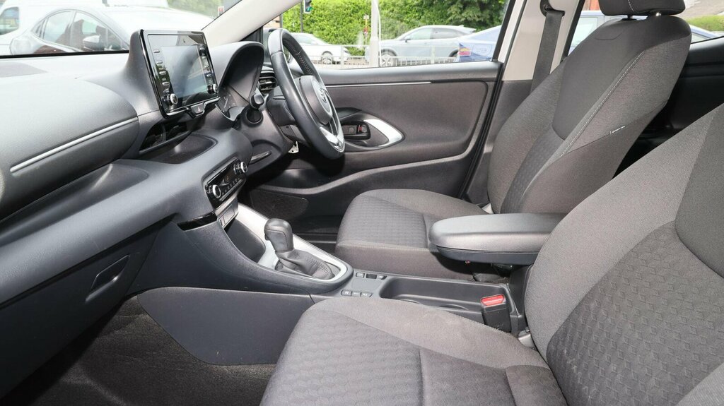 Toyota Yaris 1.5 Vvt-h Icon E-cvt Euro 6 Ss MJ72FUD White #5