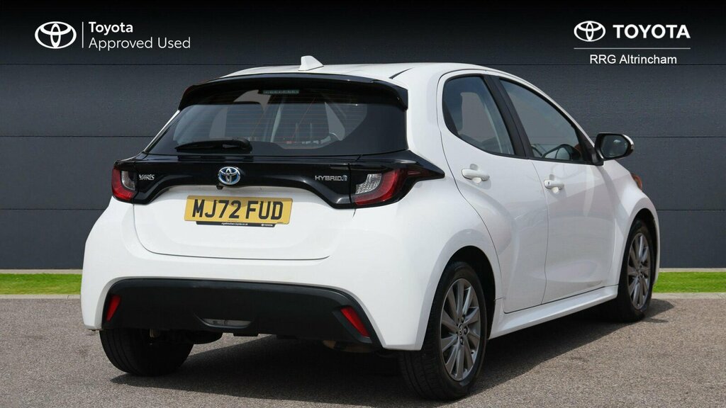 Toyota Yaris 1.5 Vvt-h Icon E-cvt Euro 6 Ss MJ72FUD White #2