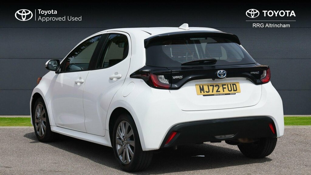 Toyota Yaris 1.5 Vvt-h Icon E-cvt Euro 6 Ss MJ72FUD White #4