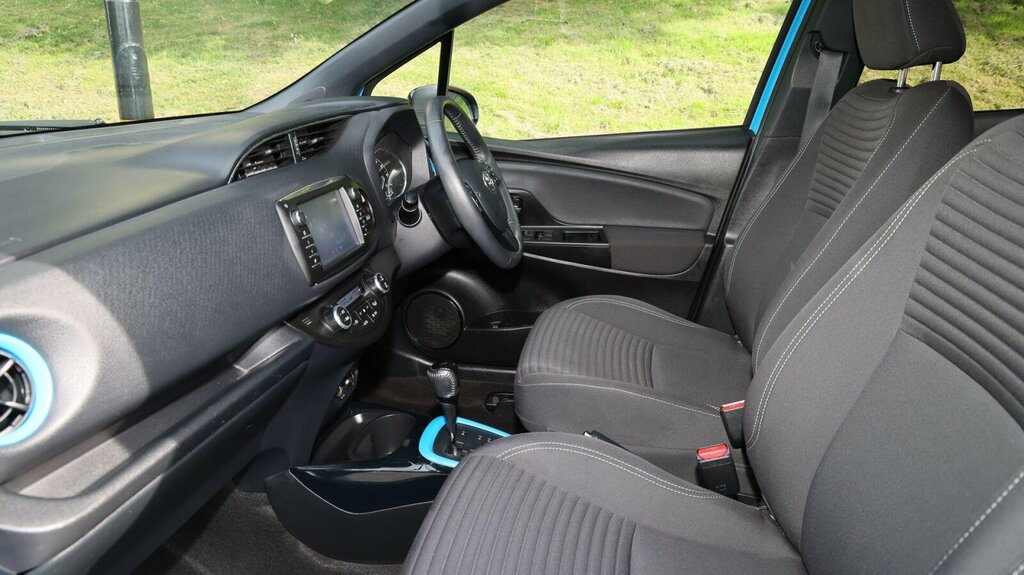 Toyota Yaris 1.5 Vvt-h Cyan Bi-tone E-cvt Euro 6 Ss Blue #5