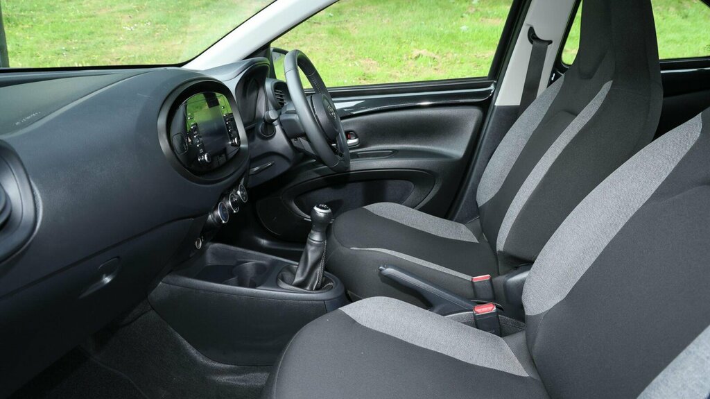 Toyota Aygo X 1.0 Vvt-i Pure Euro 6 Ss MK72HWA Black #5