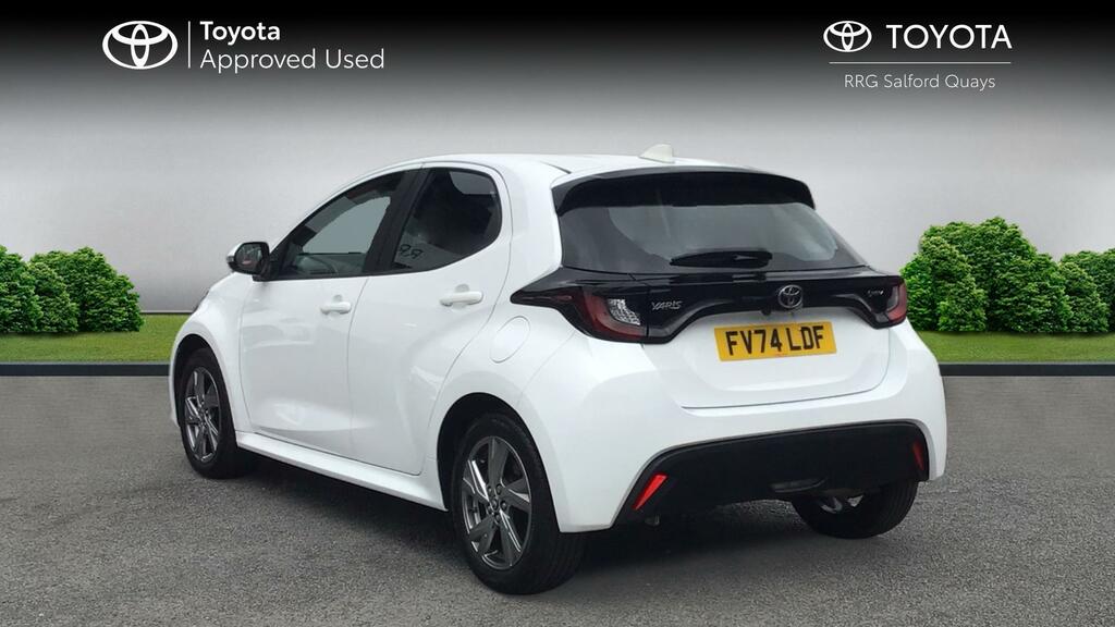 Toyota Yaris 1.5 Vvt-h Icon E-cvt Euro 6 Ss FV74LDF White #4