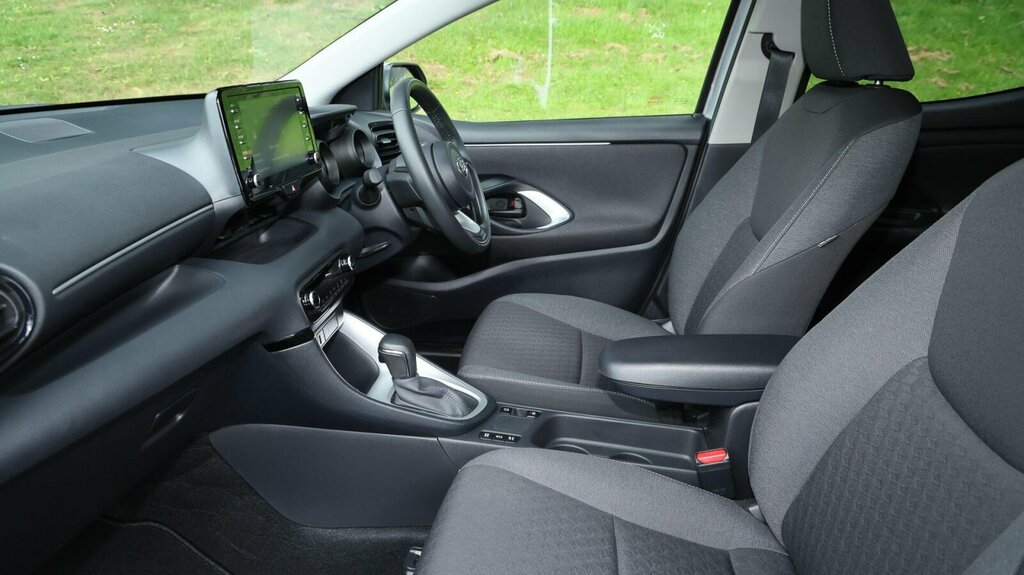 Toyota Yaris 1.5 Vvt-h Design E-cvt Euro 6 Ss ML73ORZ Silver #5