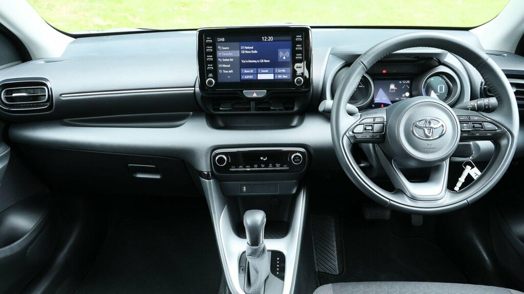 Toyota Yaris 1.5 Vvt-h Design E-cvt Euro 6 Ss ML73ORZ Silver #6