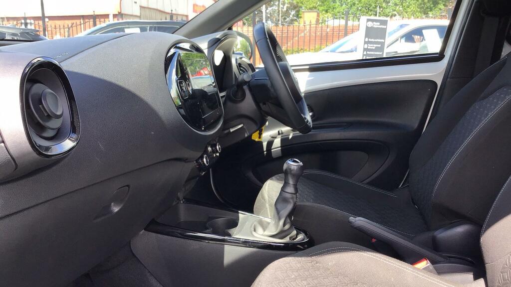 Toyota Aygo X 1.0 Vvt-i Edge Euro 6 Ss PK24DZJ White #5