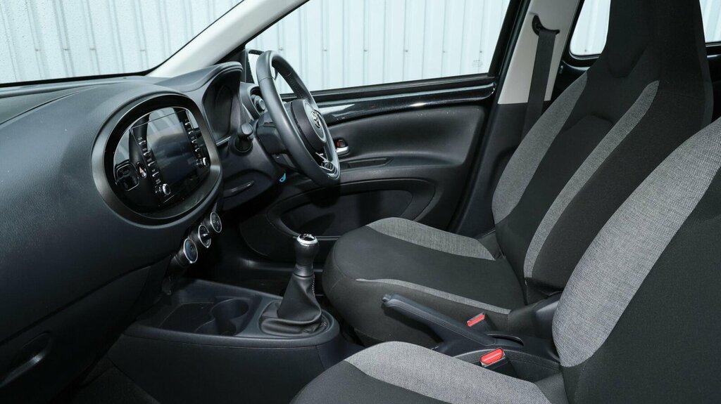 Toyota Aygo X 1.0 Vvt-i Pure Euro 6 Ss LO72AHE Black #5