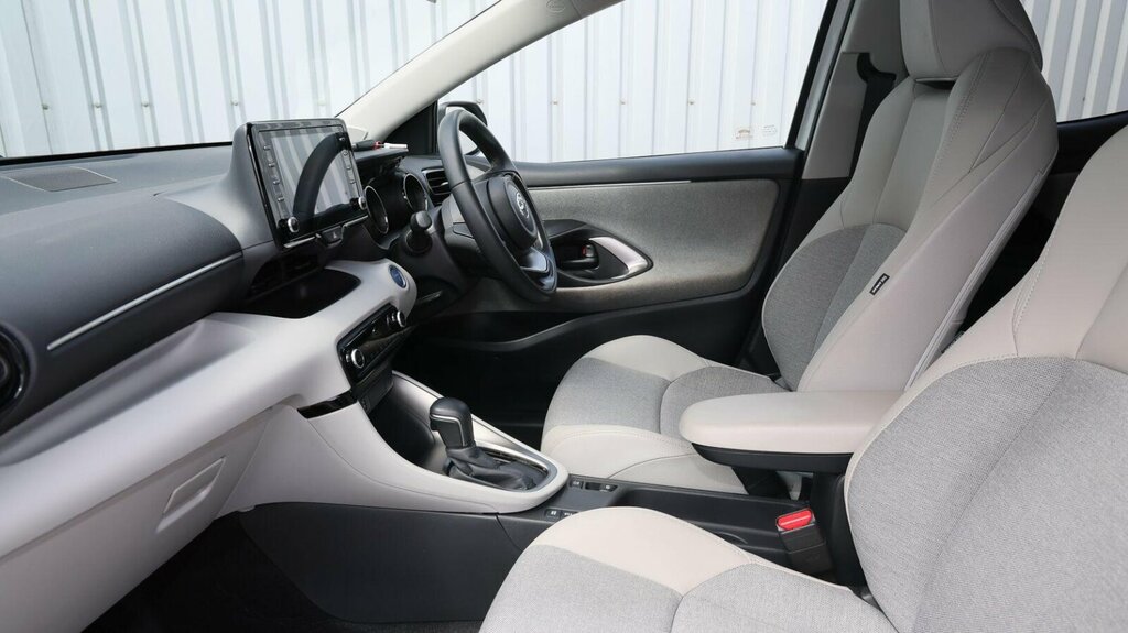 Toyota Yaris 1.5 Vvt-h Excel E-cvt Euro 6 Ss MT71RBU White #5