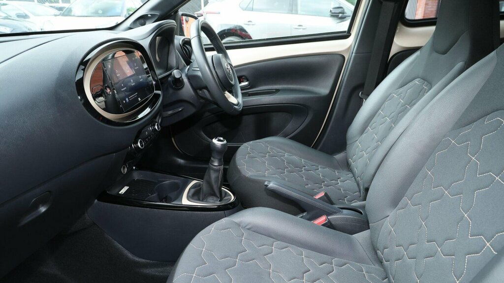 Toyota Aygo X 1.0 Vvt-i Exclusive Euro 6 Ss YE72ZNO Beige #5