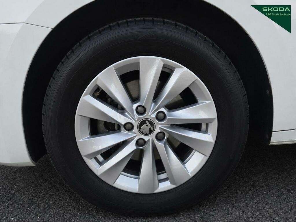Skoda Octavia 1.5 Tsi Se Technology GJ75LXF White #5