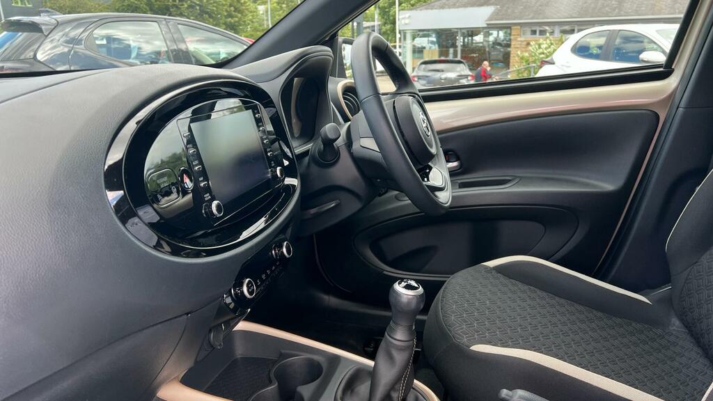 Toyota Aygo X 1.0 Vvt-i Edge Euro 6 Ss YD72NRJ Beige #5
