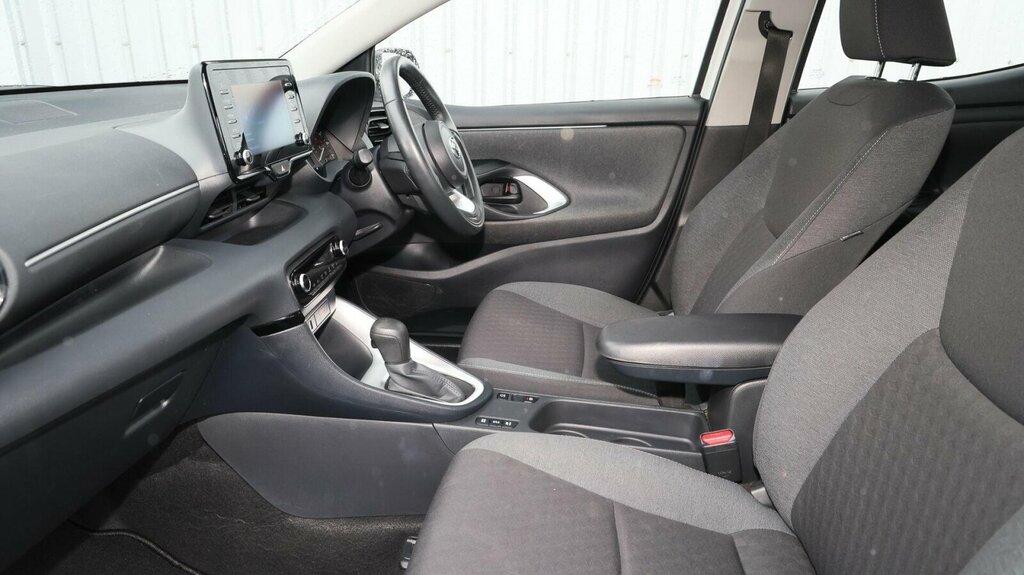 Toyota Yaris 1.5 Vvt-h Icon E-cvt Euro 6 Ss YH71VTZ White #5