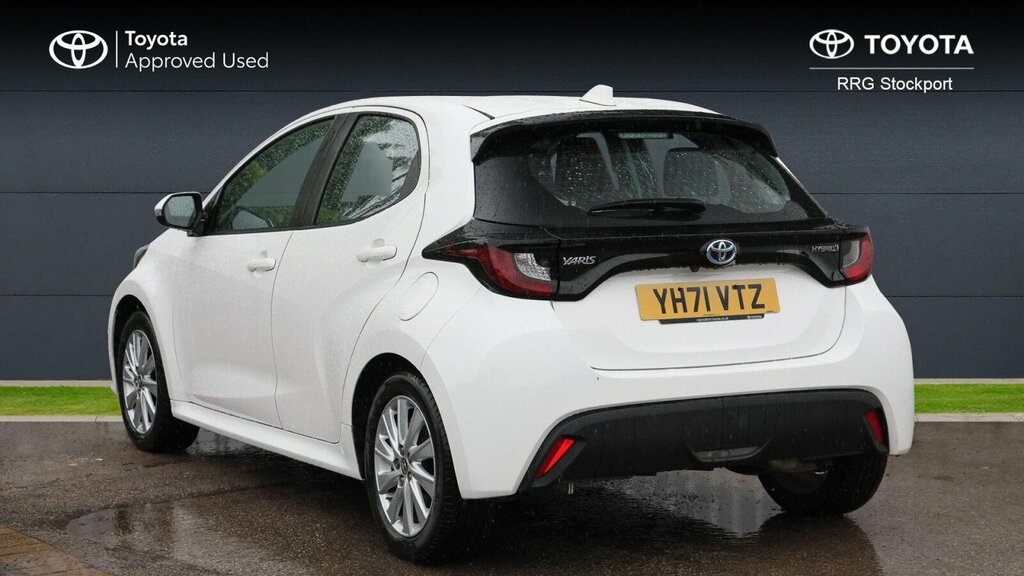 Toyota Yaris 1.5 Vvt-h Icon E-cvt Euro 6 Ss YH71VTZ White #4