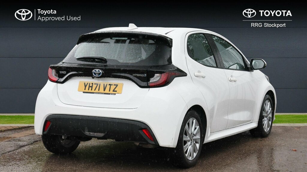 Toyota Yaris 1.5 Vvt-h Icon E-cvt Euro 6 Ss YH71VTZ White #2