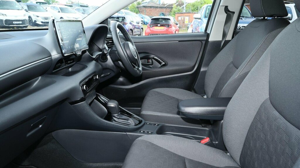 Toyota Yaris 1.5 Vvt-h Design E-cvt Euro 6 Ss MT25OYU Silver #6