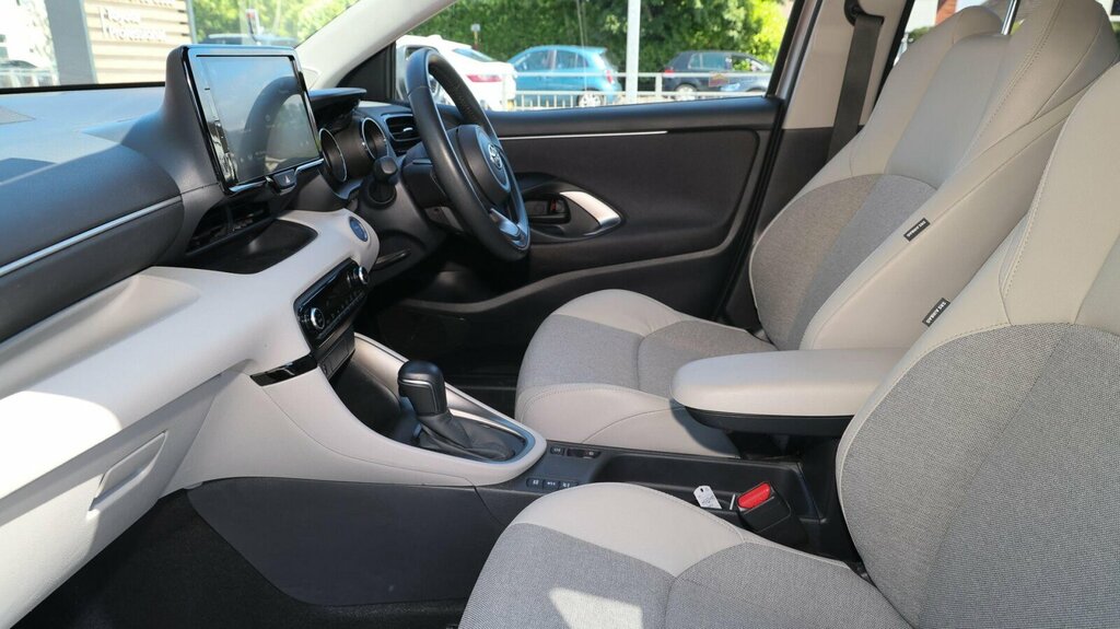 Toyota Yaris 1.5 Vvt-h Excel E-cvt Euro 6 Ss WG23HBJ Silver #5