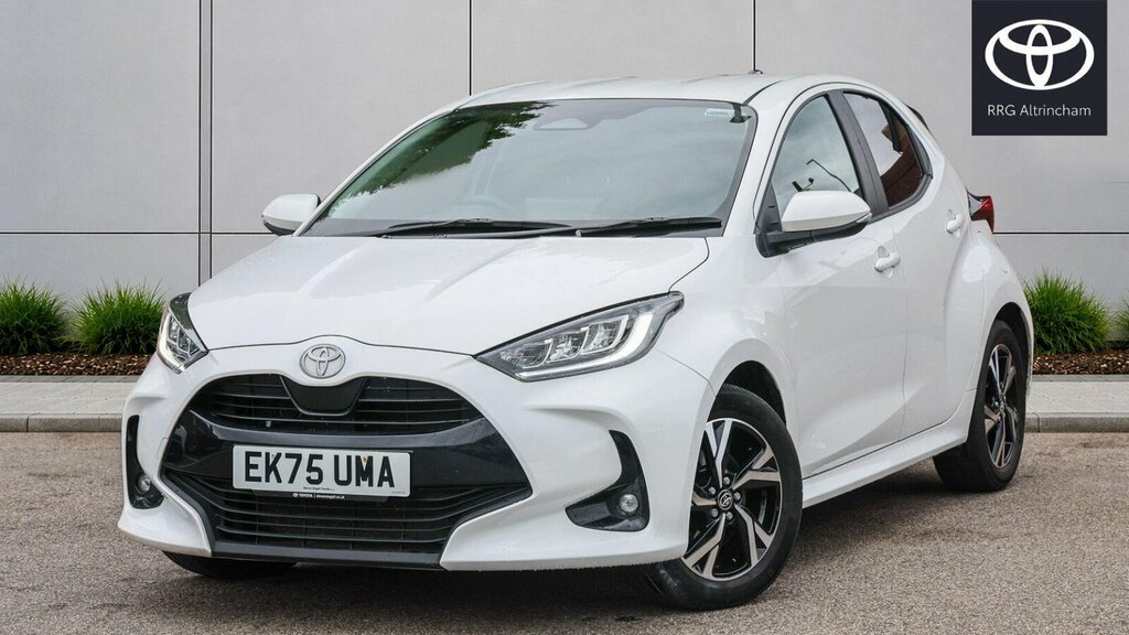 Toyota Yaris 1.5 Vvt-h Design E-cvt Euro 6 Ss EK75UMA White #3