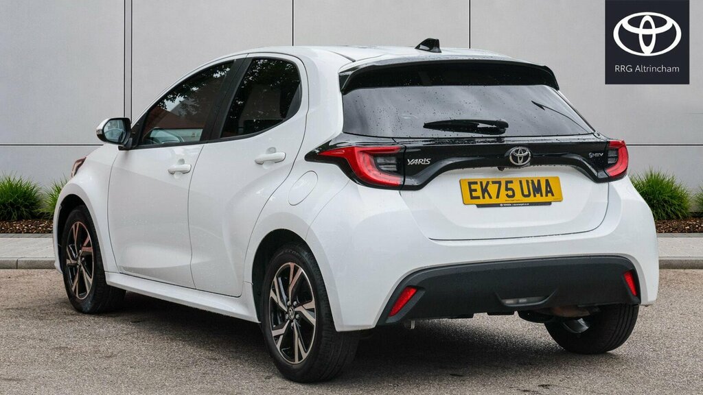 Toyota Yaris 1.5 Vvt-h Design E-cvt Euro 6 Ss EK75UMA White #2