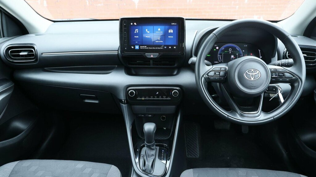 Toyota Yaris 1.5 Vvt-h Design E-cvt Euro 6 Ss EK75UMA White #6