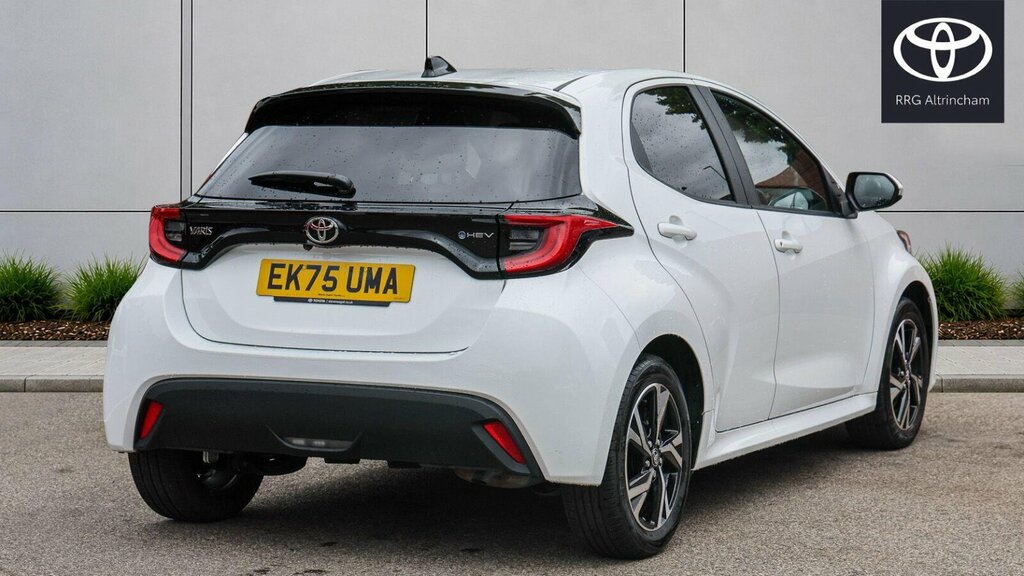 Toyota Yaris 1.5 Vvt-h Design E-cvt Euro 6 Ss EK75UMA White #4